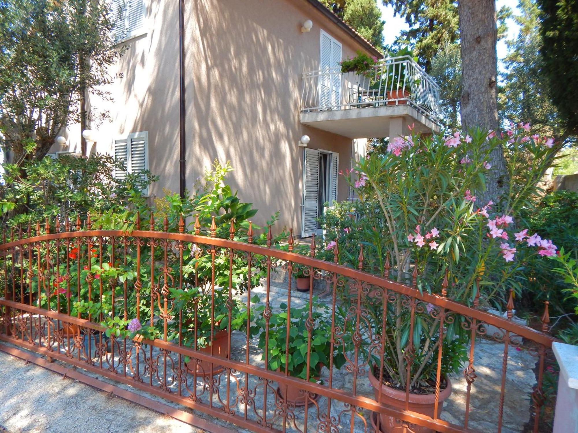 Adrienn Apartments Stari Grad Kültér fotó